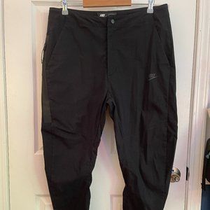Men's Nike Tech Tapered Pants - size 34